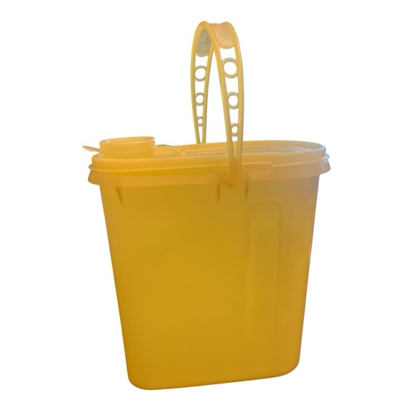 Tupperware Bright Yellow 70’s Sip and Store Container - Picture 4 of 9